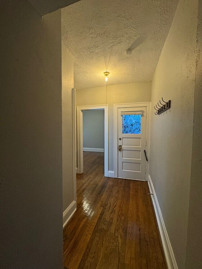 Building Photo - 1365 Phelps Ave