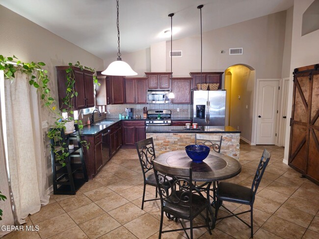 Building Photo - 14660 Spanish Point Dr