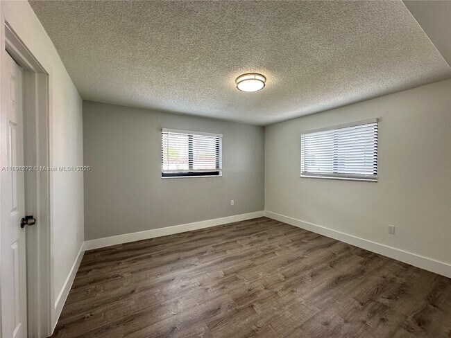 Building Photo - 529 SW 4th St