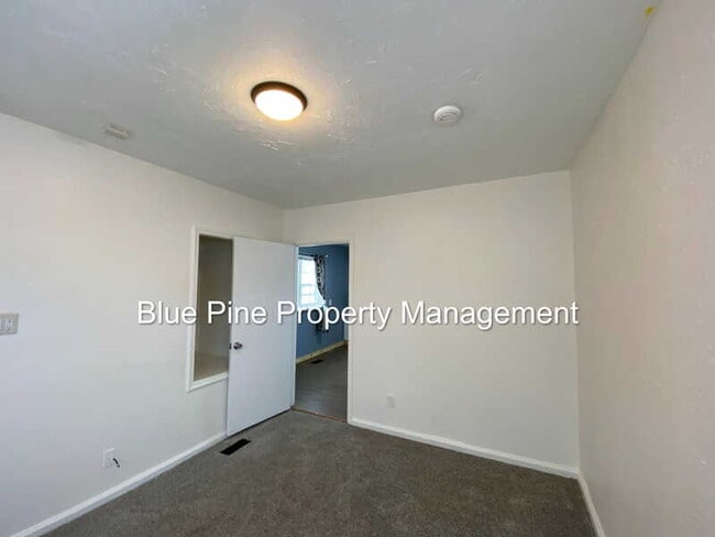 Building Photo - 410 Garfield St