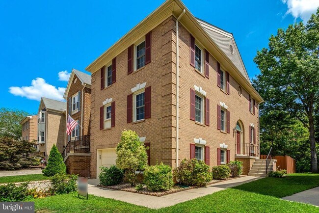 Building Photo - 5964 Norham Dr