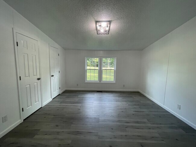 Building Photo - 1371 Reed Rd