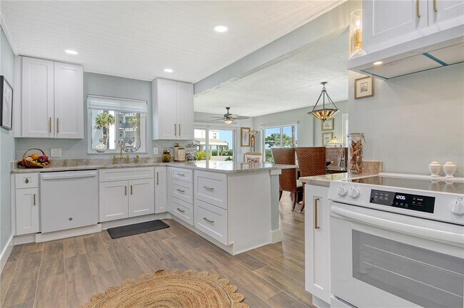 Building Photo - 4780 Gulf of Mexico Dr