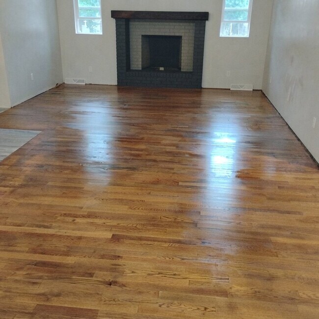 Building Photo - 3006 E Gasconade St