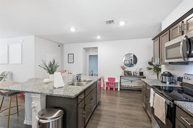 Building Photo - 3934 Dickinson Ave