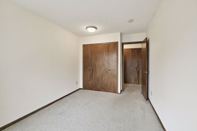 Building Photo - 819 11th Ave S