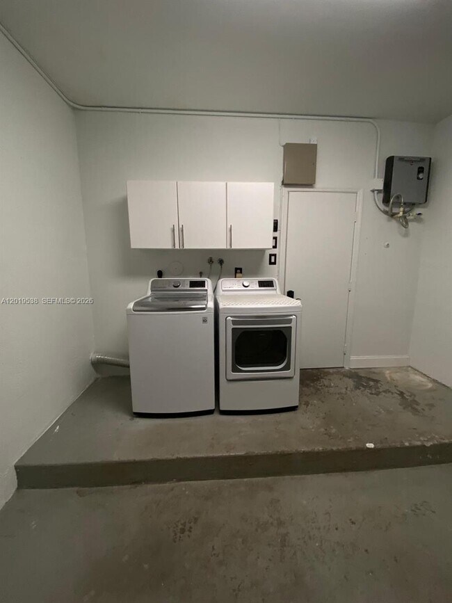 Building Photo - 2041 Pompeii Ct