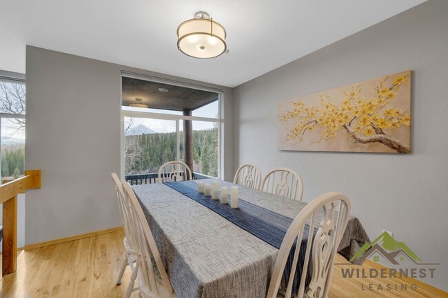 Building Photo - Spacious Townhome with Amazing Views