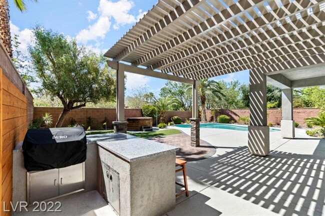 Building Photo - Recently remodeled 5 BEDROOMs/4 bathrooms,...