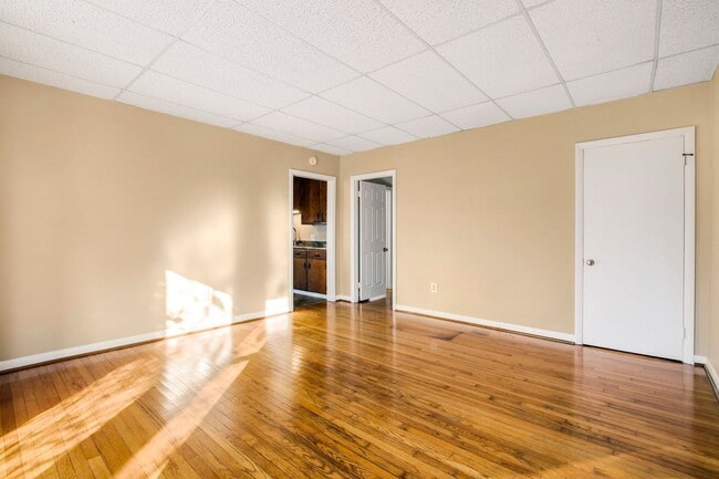 Building Photo - 15 Myrtle Ave