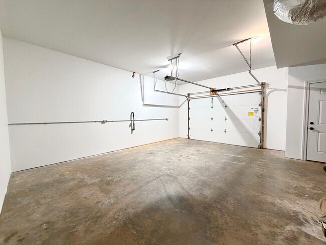 Building Photo - 90 Promontory Ln