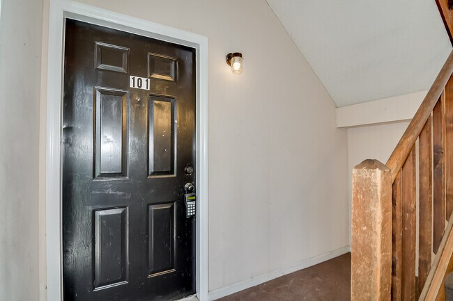 Building Photo - 940 Stevens Creek Rd