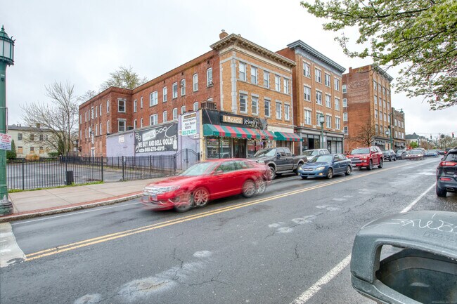 Primary Photo - 821 Park St