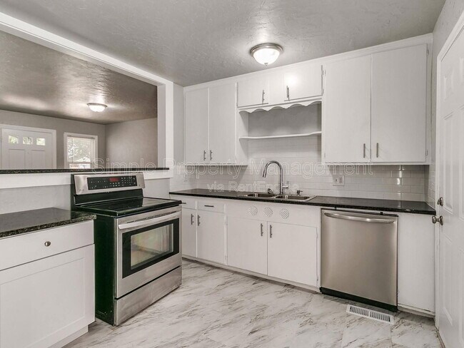 Building Photo - 3916 NW 24th St