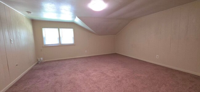 Building Photo - 3 BR 2 BA 2 Living Areas! Glendale Schools!  $1295