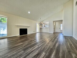 Building Photo - AVAILABLE NOW! Recently Renovated 2 Bed / ...