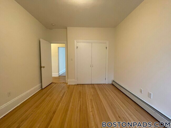 Building Photo - 1539 Beacon St