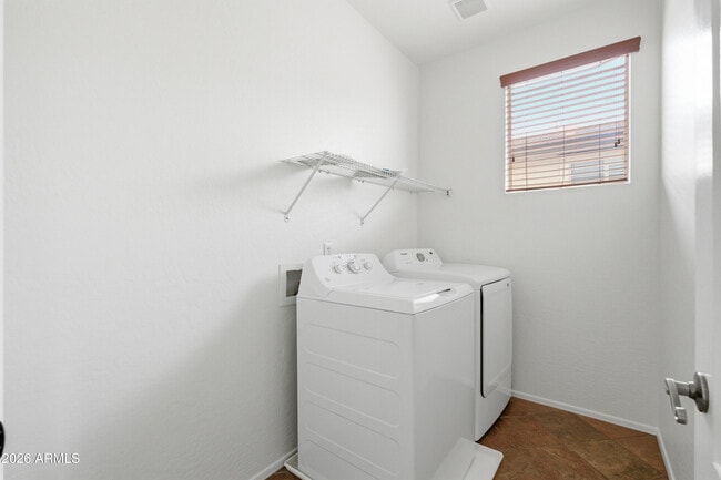 Building Photo - 4157 E Santa Fe Ln