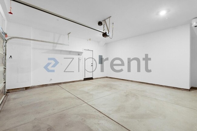 Building Photo - 9287 Mystic Lake Alley