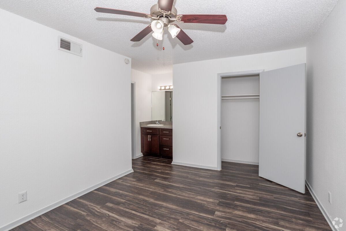 Building Photo - 8033 Gessner Dr