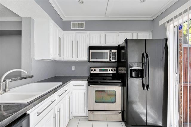 Building Photo - 333 Melrose Dr