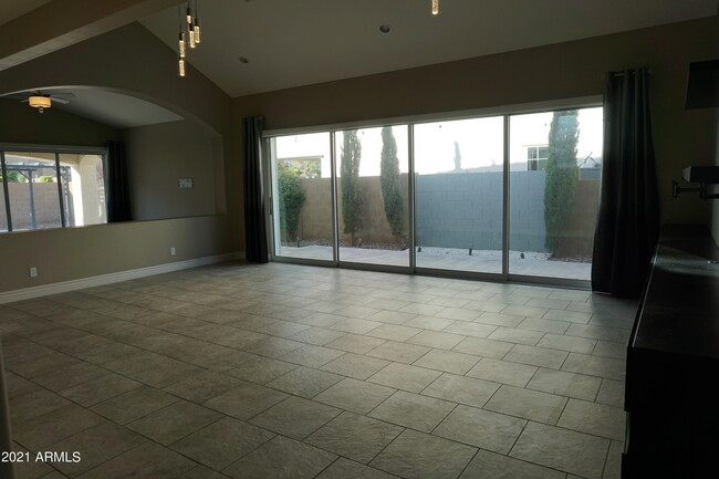 Building Photo - 4287 E Yellowstone Pl