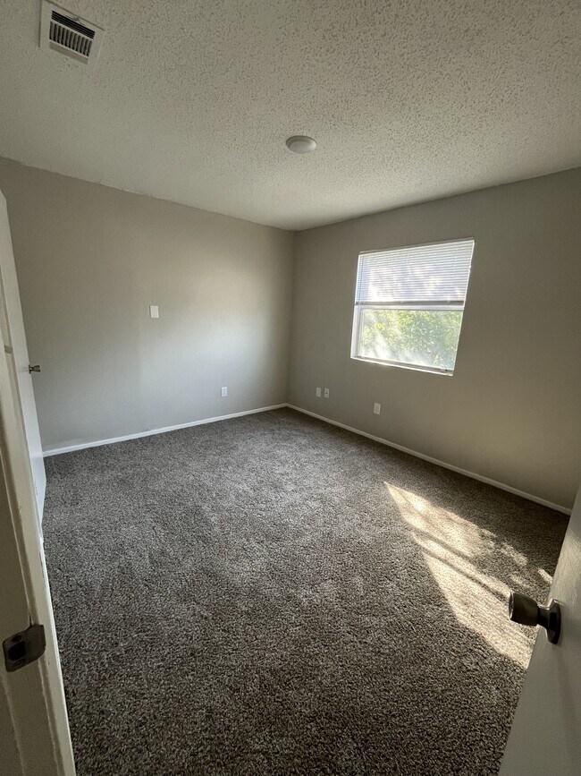 Building Photo - 815 Bracewood Cir