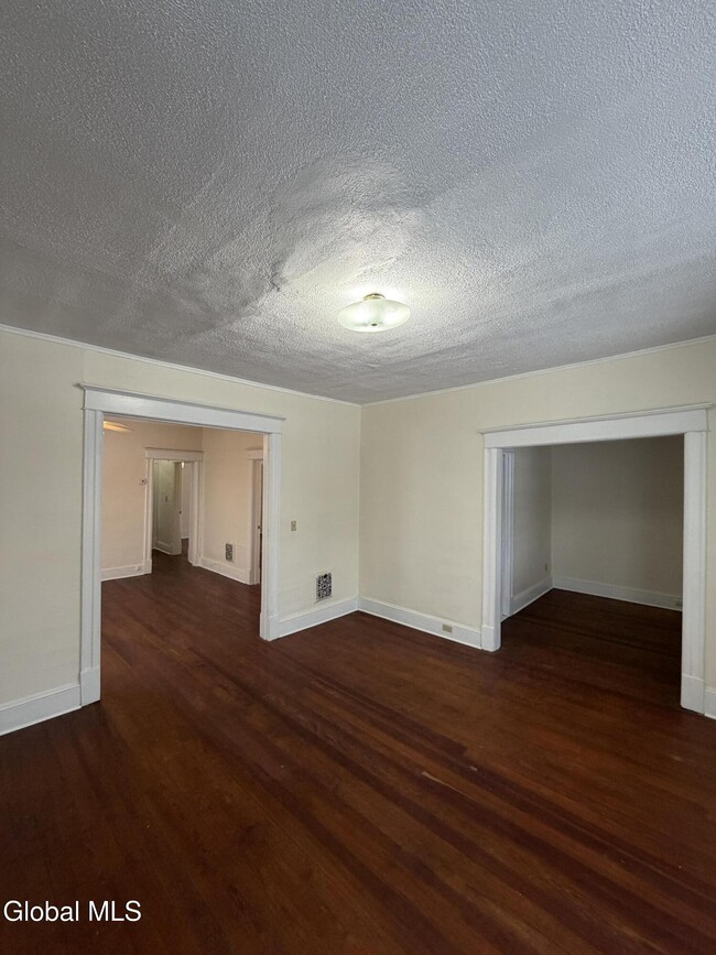 Building Photo - 1111 Parkwood Blvd