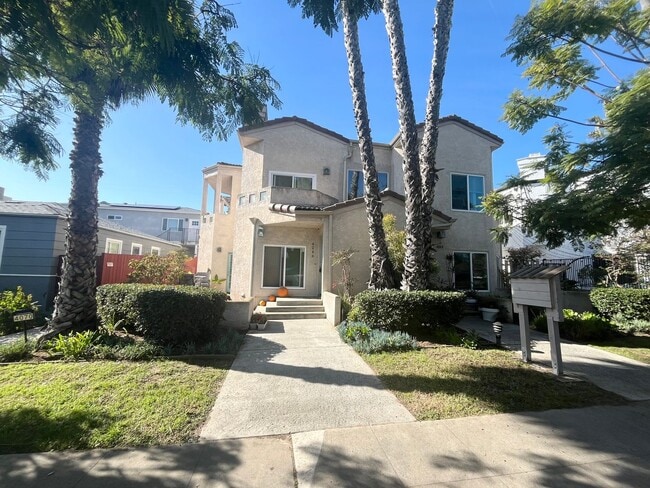 Building Photo - AVAILABLE JUNE!~ BEAUTIFUL & SPACIOUS 3BD/2BA TOWNHOUSE IN CROWN POINT - $4,895/MO!