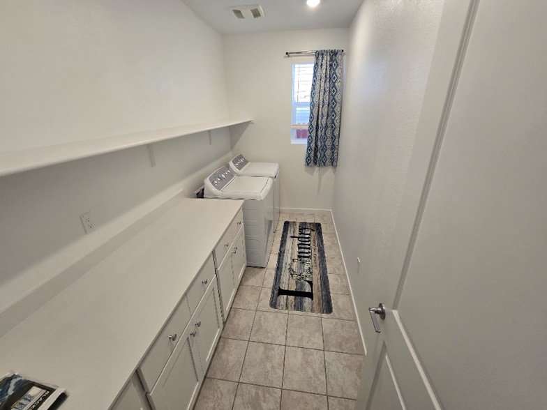 Building Photo - 1743 Shingle Ave