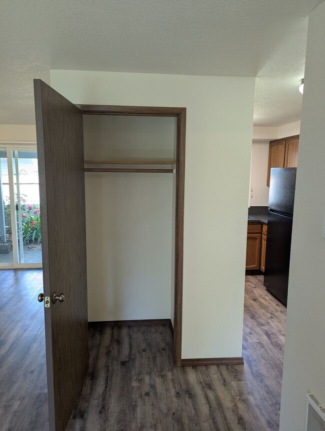 Building Photo - Albany Duplex
