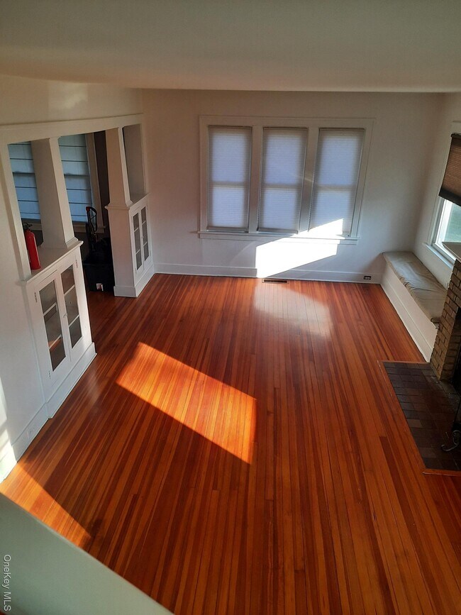 Building Photo - 23 Valley Ave