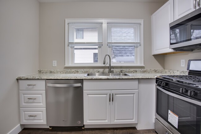 Building Photo - 3 Bedroom updated home Near Campus - Avail...