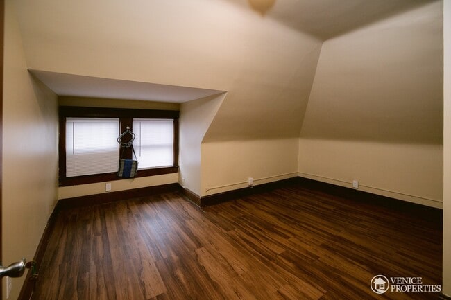 Building Photo - Completely Renovated Home--One block off o...