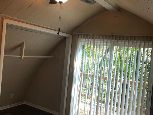 Building Photo - 2464 Dundee Dr