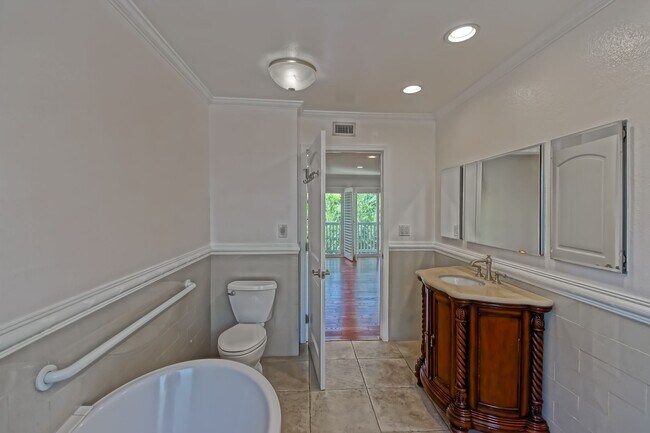 Building Photo - BRIGHT & AIRY, REAR-UNIT TOWNHOUSE W/ SPACIOUS PATIO, BALCONY & HUGE 2-CAR GARAGE IN GATED COMMUN...