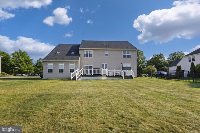 Building Photo - 728 Farmhouse Rd