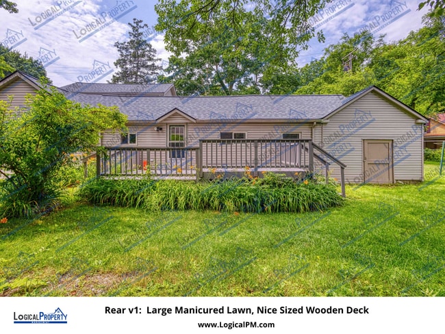 Building Photo - 2/1 Duplex w/ New LVP,Lrg Fncd Yrd,AC,Prch...