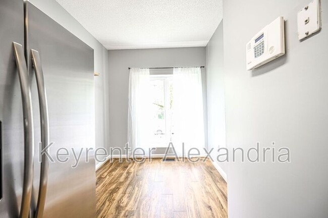 Building Photo - 7107 Tolliver St