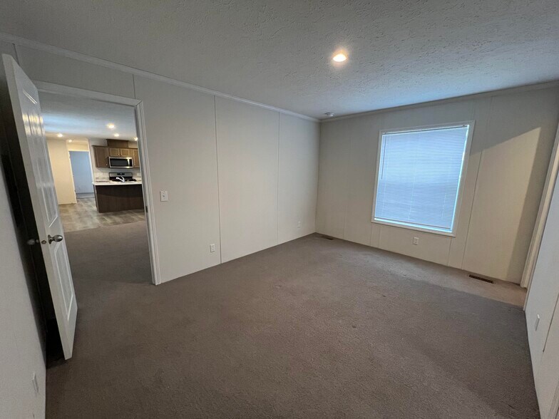 Building Photo - 15962 Villaire Ave