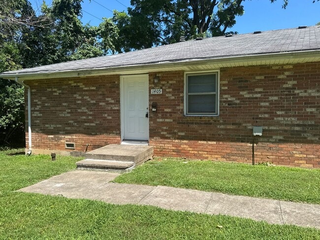 2 Bedroom Duplex Close to MSU! $695 - 2 Bedroom Duplex Close to MSU!  $695