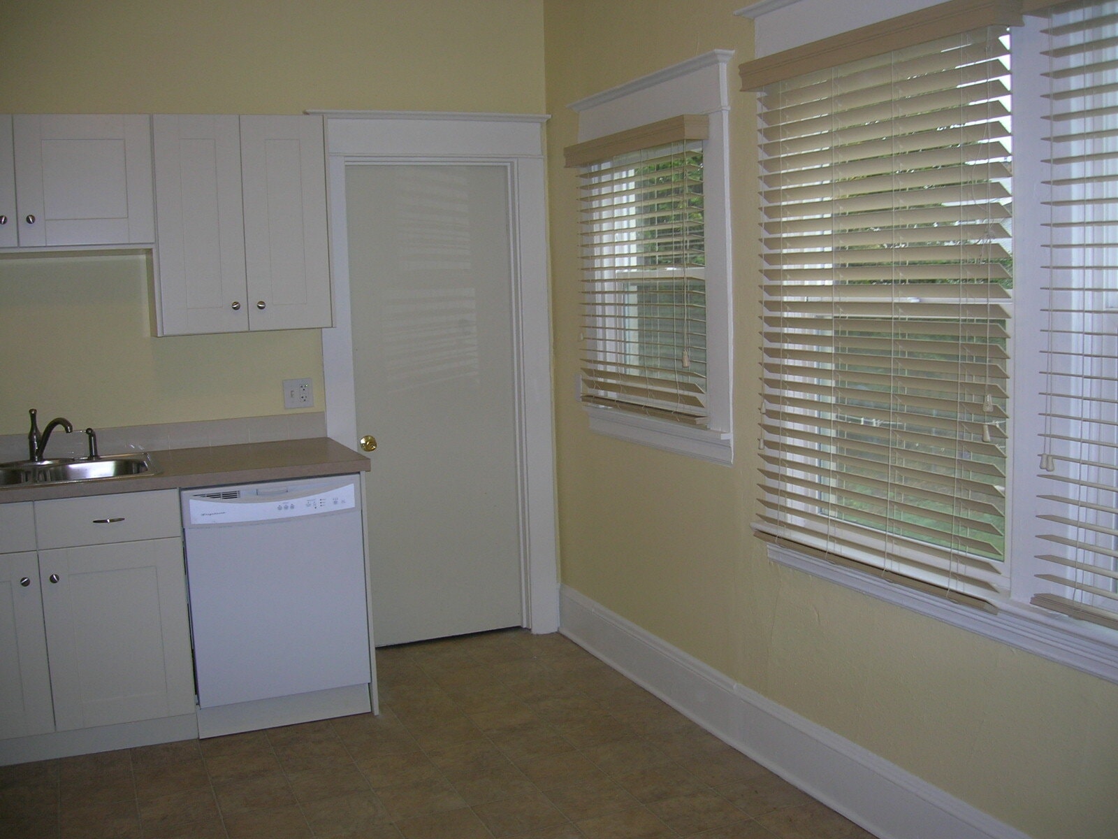 Building Photo - 4743 N Albina Ave