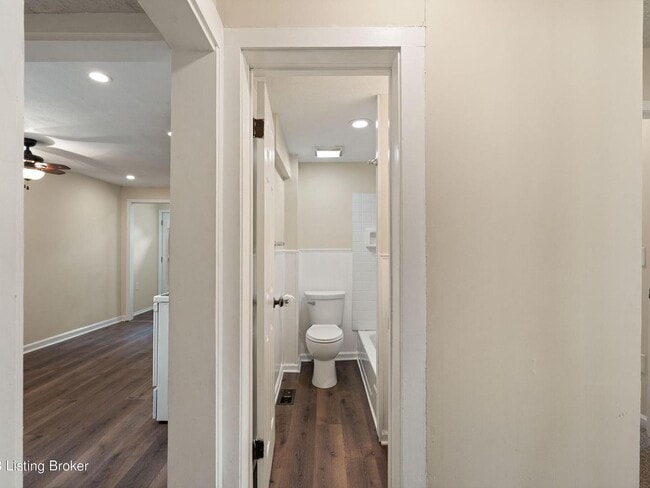 Building Photo - 1406 Walter Ave