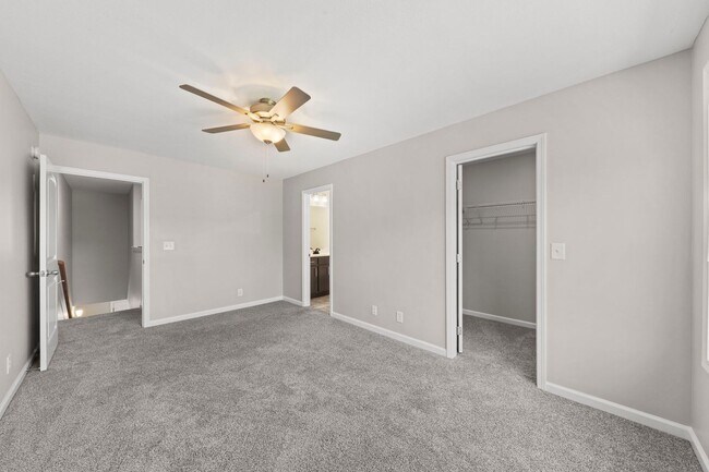 Building Photo - Gorgeous End Unit Townhome for Rent!!