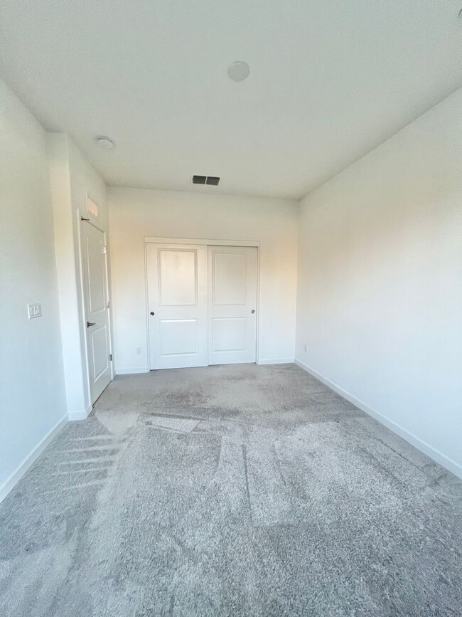 Building Photo - Superb Condo Living in North Natomas! 4 be...