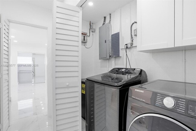 Building Photo - 5521 SW 104th Ave