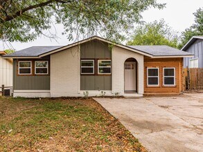 Building Photo - Fully Remodeled 4BR Home in East Austin – Modern Upgrades & Spacious Yard