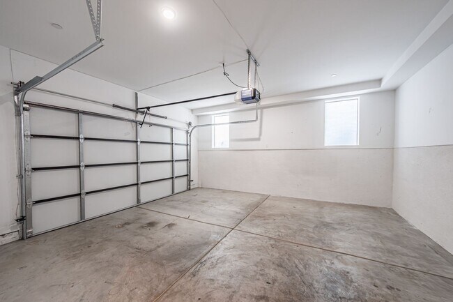 Building Photo - 705 Benton Wy