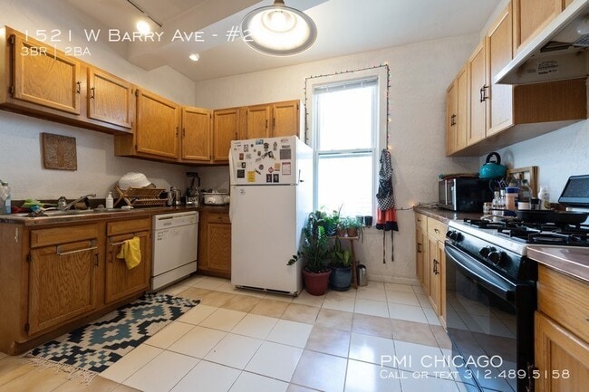 Building Photo - 1521 W Barry Ave