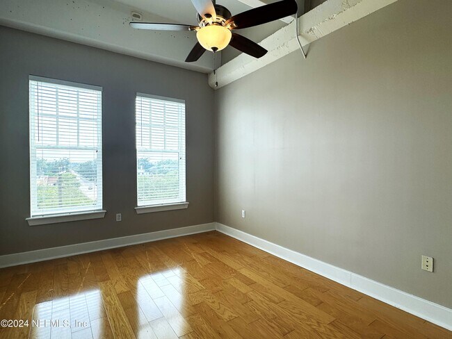 Building Photo - 1661 Riverside Ave